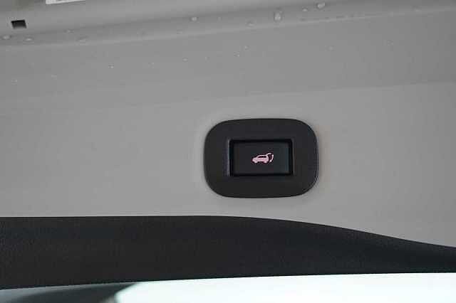 Nissan X-Trail 1.7 dCi 150 2WD Tekna with 5 Seats + BOSE Audio and Panoramic Sunroof