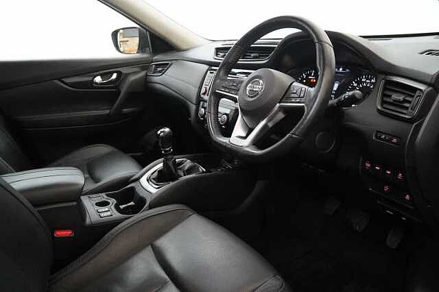 Nissan X-Trail 1.7 dCi 150 2WD Tekna with 5 Seats + BOSE Audio and Panoramic Sunroof
