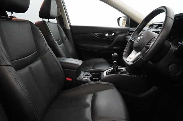 Nissan X-Trail 1.7 dCi 150 2WD Tekna with 5 Seats + BOSE Audio and Panoramic Sunroof