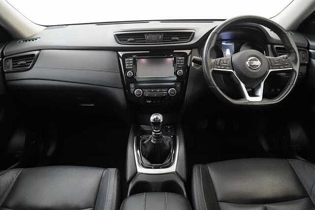 Nissan X-Trail 1.7 dCi 150 2WD Tekna with 5 Seats + BOSE Audio and Panoramic Sunroof