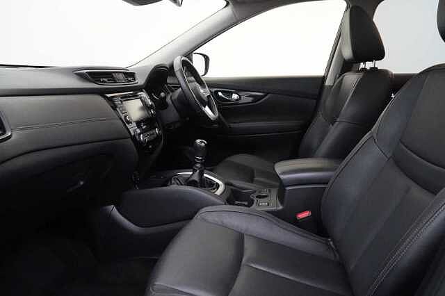 Nissan X-Trail 1.7 dCi 150 2WD Tekna with 5 Seats + BOSE Audio and Panoramic Sunroof