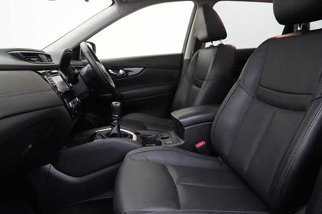 Nissan X-Trail 1.7 dCi 150 2WD Tekna with 5 Seats + BOSE Audio and Panoramic Sunroof