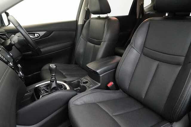 Nissan X-Trail 1.7 dCi 150 2WD Tekna with 5 Seats + BOSE Audio and Panoramic Sunroof