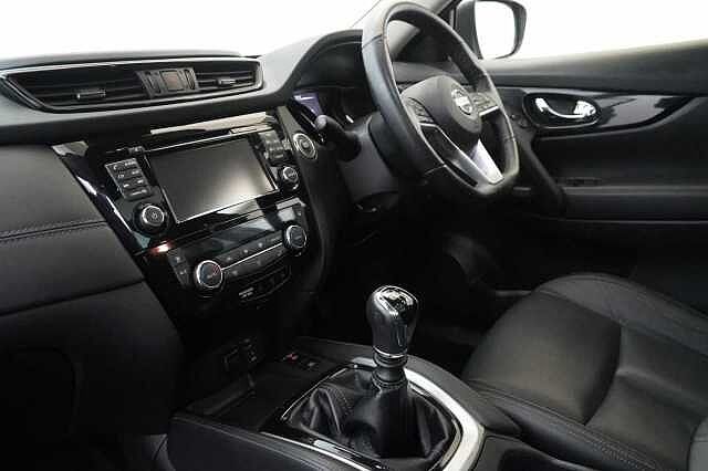 Nissan X-Trail 1.7 dCi 150 2WD Tekna with 5 Seats + BOSE Audio and Panoramic Sunroof