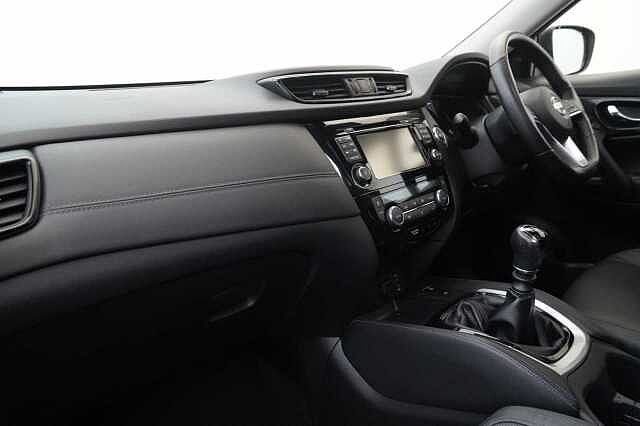 Nissan X-Trail 1.7 dCi 150 2WD Tekna with 5 Seats + BOSE Audio and Panoramic Sunroof