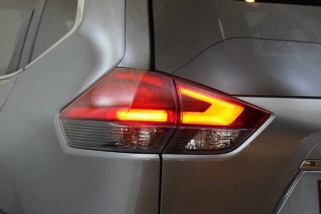 Nissan X-Trail 1.7 dCi 150 2WD Tekna with 5 Seats + BOSE Audio and Panoramic Sunroof