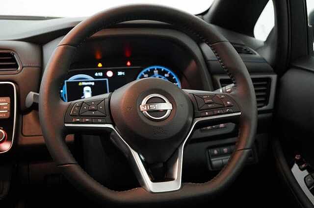 Nissan LEAF 39KW N-Connecta Auto with Sat Nav and 360 View Cameras