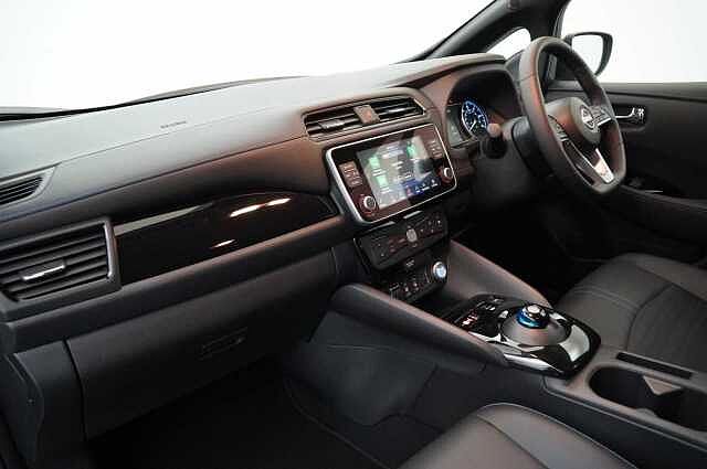 Nissan LEAF 39KW N-Connecta Auto with Sat Nav and 360 View Cameras