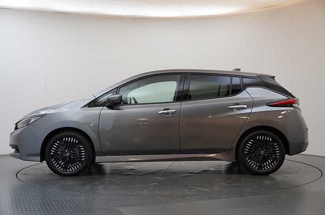 Nissan LEAF 39KW N-Connecta Auto with Sat Nav and 360 View Cameras
