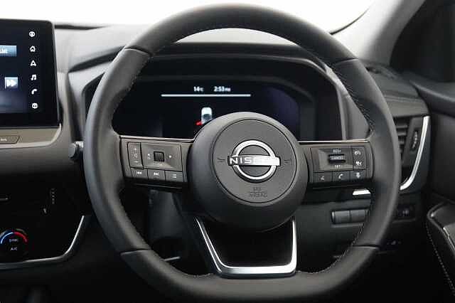 Nissan Qashqai 1.3 DIG-T MH 140 N-Connecta with Sat Nav and 360 View Cameras