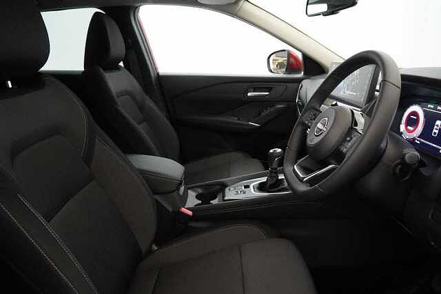 Nissan Qashqai 1.3 DIG-T MH 140 N-Connecta with Sat Nav and 360 View Cameras