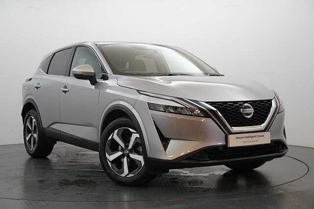Nissan Qashqai 1.3 DIG-T MH 140 N-Connecta with Sat Nav and 360 View Cameras