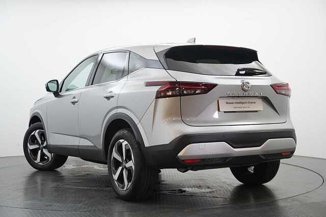 Nissan Qashqai 1.3 DIG-T MH 140 N-Connecta with Sat Nav and 360 View Cameras