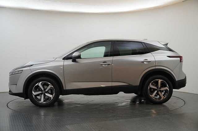 Nissan Qashqai 1.3 DIG-T MH 140 N-Connecta with Sat Nav and 360 View Cameras