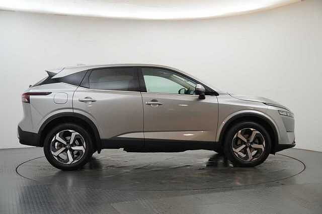Nissan Qashqai 1.3 DIG-T MH 140 N-Connecta with Sat Nav and 360 View Cameras