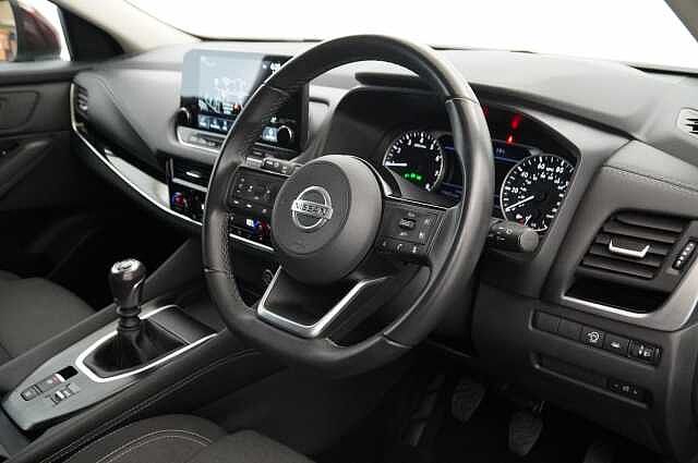 Nissan Qashqai 1.3 DIG-T MH 140 N-Connecta with Sat Nav and 360 View Cameras