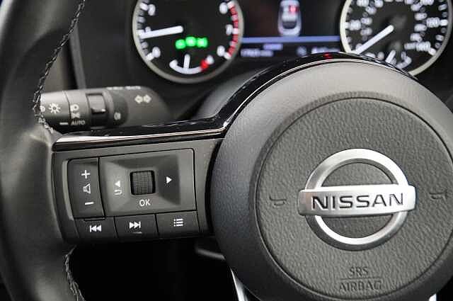 Nissan Qashqai 1.3 DIG-T MH 140 N-Connecta with Sat Nav and 360 View Cameras