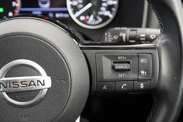 Nissan Qashqai 1.3 DIG-T MH 140 N-Connecta with Sat Nav and 360 View Cameras