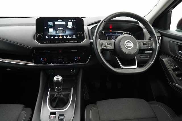 Nissan Qashqai 1.3 DIG-T MH 140 N-Connecta with Sat Nav and 360 View Cameras