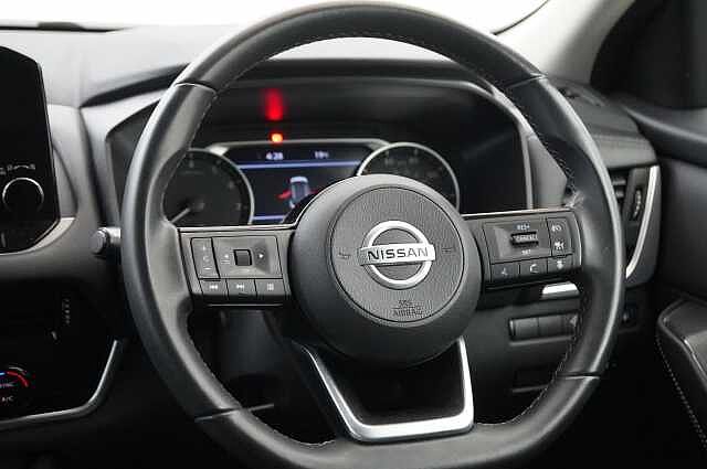 Nissan Qashqai 1.3 DIG-T MH 140 N-Connecta with Sat Nav and 360 View Cameras
