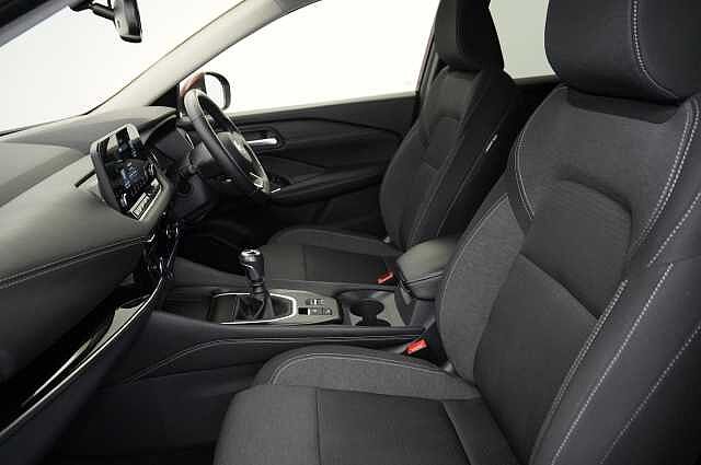 Nissan Qashqai 1.3 DIG-T MH 140 N-Connecta with Sat Nav and 360 View Cameras