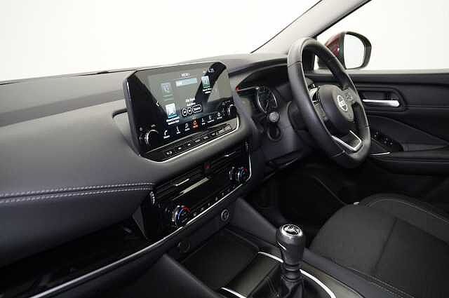 Nissan Qashqai 1.3 DIG-T MH 140 N-Connecta with Sat Nav and 360 View Cameras