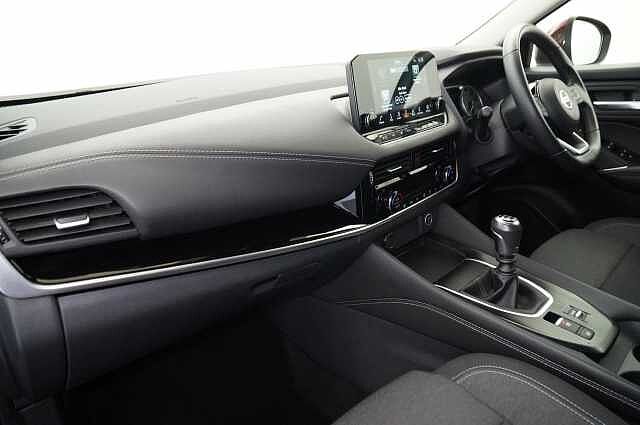 Nissan Qashqai 1.3 DIG-T MH 140 N-Connecta with Sat Nav and 360 View Cameras