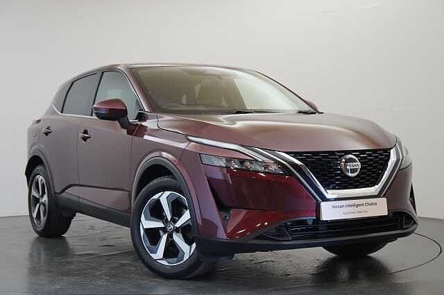 Nissan Qashqai 1.3 DIG-T MH 140 N-Connecta with Sat Nav and 360 View Cameras