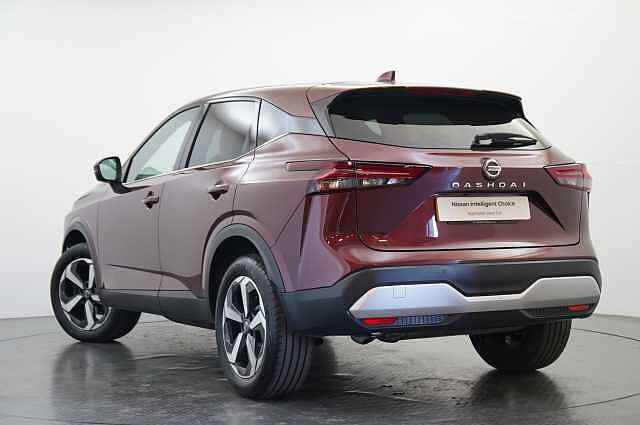 Nissan Qashqai 1.3 DIG-T MH 140 N-Connecta with Sat Nav and 360 View Cameras