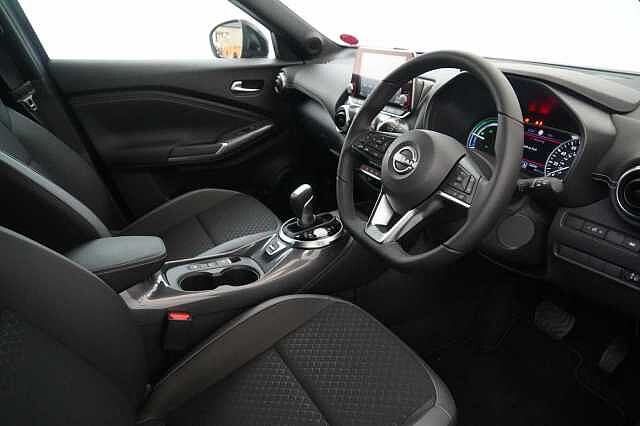 Nissan Juke 1.6 143 HEV Hybrid N-Connecta Auto with Sat Nav and Rear View Camera