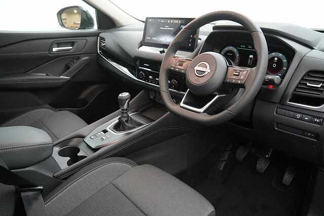 Nissan Qashqai 1.3 DIG-T MH 140 N-Connecta with Glass Roof + Sat Nav and 360 View Cameras