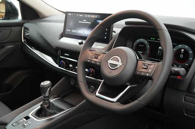 Nissan Qashqai 1.3 DIG-T MH 140 N-Connecta with Glass Roof + Sat Nav and 360 View Cameras