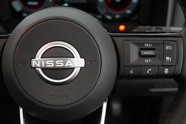 Nissan Qashqai 1.3 DIG-T MH 140 N-Connecta with Glass Roof + Sat Nav and 360 View Cameras