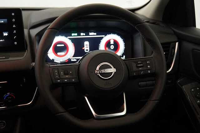 Nissan Qashqai 1.3 DIG-T MH 140 N-Connecta with Glass Roof + Sat Nav and 360 View Cameras