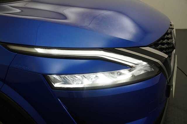 Nissan Qashqai 1.3 DIG-T MH 140 N-Connecta with Glass Roof + Sat Nav and 360 View Cameras
