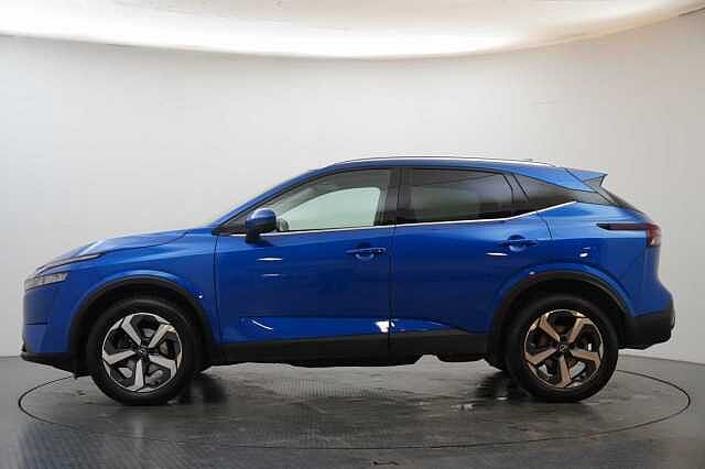 Nissan Qashqai 1.3 DIG-T MH 140 N-Connecta with Glass Roof + Sat Nav and 360 View Cameras