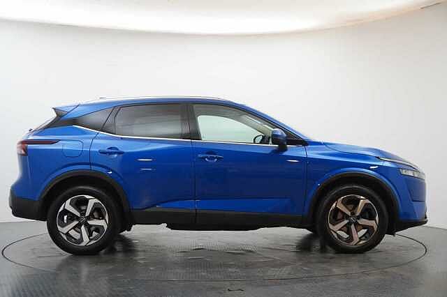 Nissan Qashqai 1.3 DIG-T MH 140 N-Connecta with Glass Roof + Sat Nav and 360 View Cameras