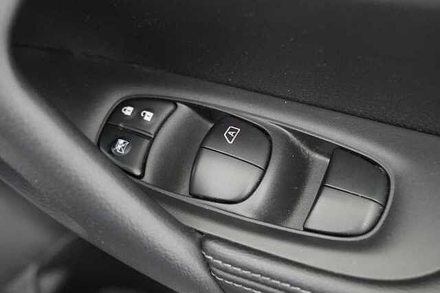 Nissan X-Trail 1.6 dCi 130 2WD Tekna X-Tronic Auto with 5 Seats and Panoramic Sunroof