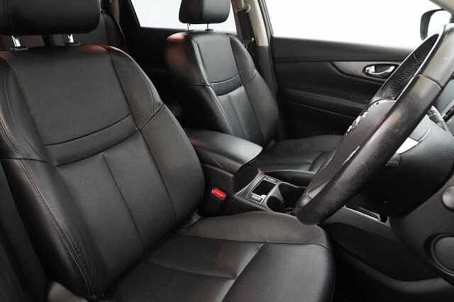Nissan X-Trail 1.6 dCi 130 2WD Tekna X-Tronic Auto with 5 Seats and Panoramic Sunroof