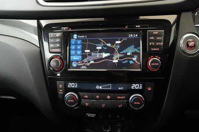 Nissan X-Trail 1.6 dCi 130 2WD Tekna X-Tronic Auto with 5 Seats and Panoramic Sunroof