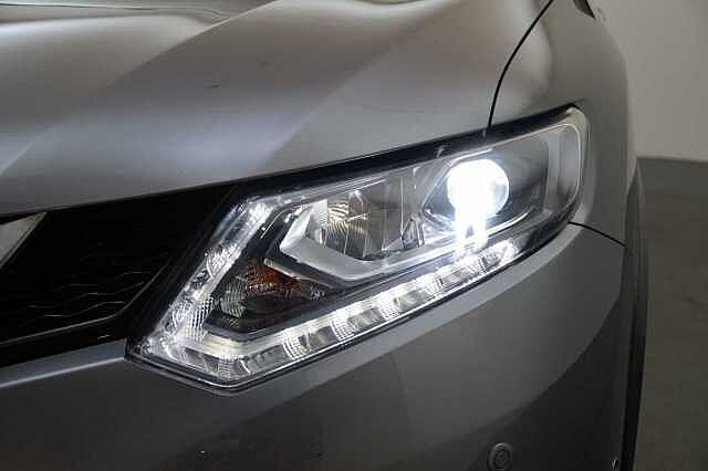 Nissan X-Trail 1.6 dCi 130 2WD Tekna X-Tronic Auto with 5 Seats and Panoramic Sunroof