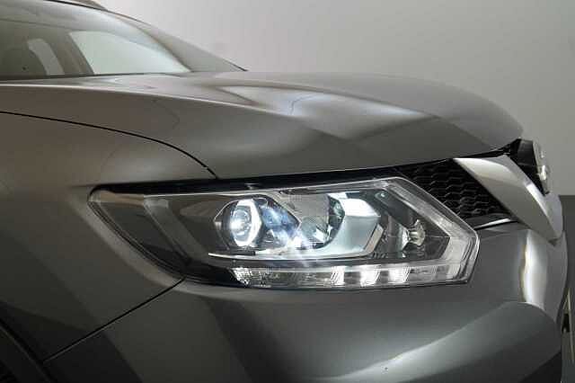 Nissan X-Trail 1.6 dCi 130 2WD Tekna X-Tronic Auto with 5 Seats and Panoramic Sunroof