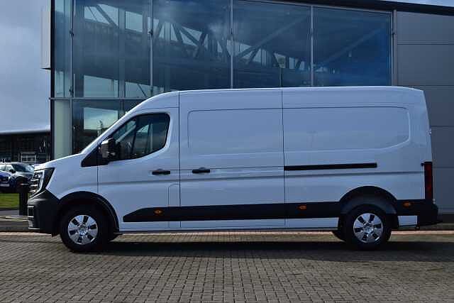 Nissan Interstar 2.0 dCi 130 Tekna L3 H2 3.5T Panel Van with Air Con and Rear Parking Camera