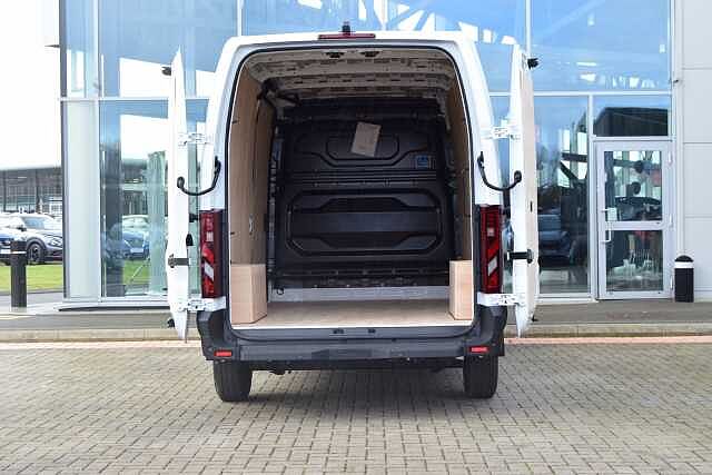 Nissan Interstar 2.0 dCi 130 Tekna L3 H2 3.5T Panel Van with Air Con and Rear Parking Camera