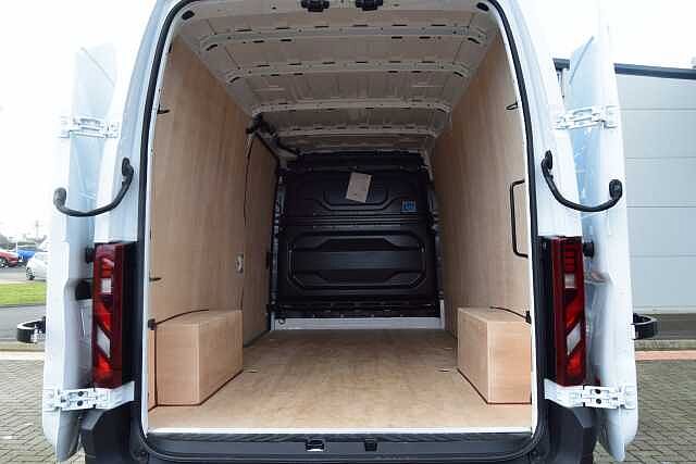 Nissan Interstar 2.0 dCi 130 Tekna L3 H2 3.5T Panel Van with Air Con and Rear Parking Camera