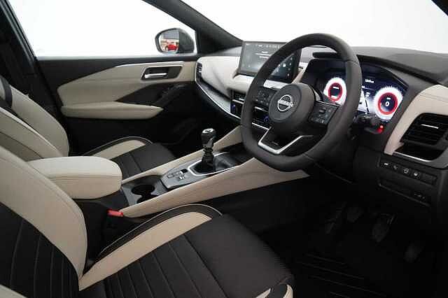 Nissan Qashqai 1.3 DIG-T MH 140 Tekna with Glass Roof and Drive Assist Technology