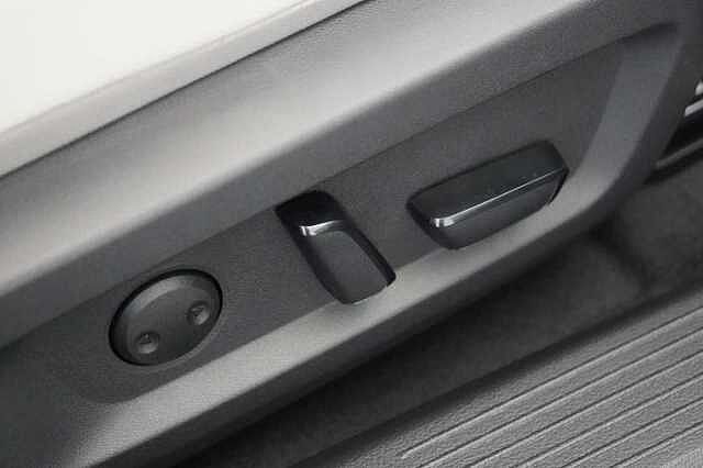 Nissan Qashqai 1.3 DIG-T MH 140 Tekna with Glass Roof and Drive Assist Technology