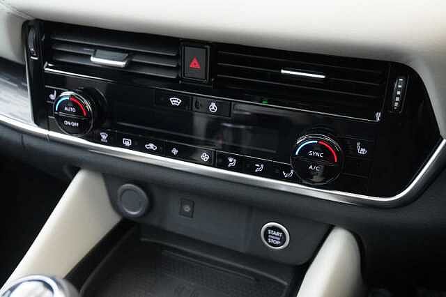 Nissan Qashqai 1.3 DIG-T MH 140 Tekna with Glass Roof and Drive Assist Technology