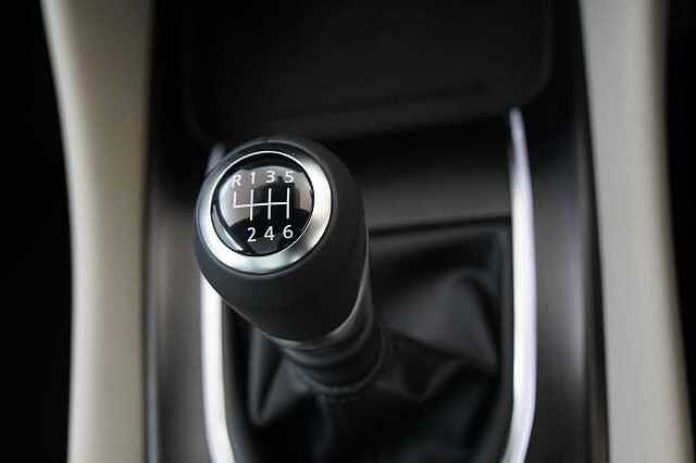 Nissan Qashqai 1.3 DIG-T MH 140 Tekna with Glass Roof and Drive Assist Technology