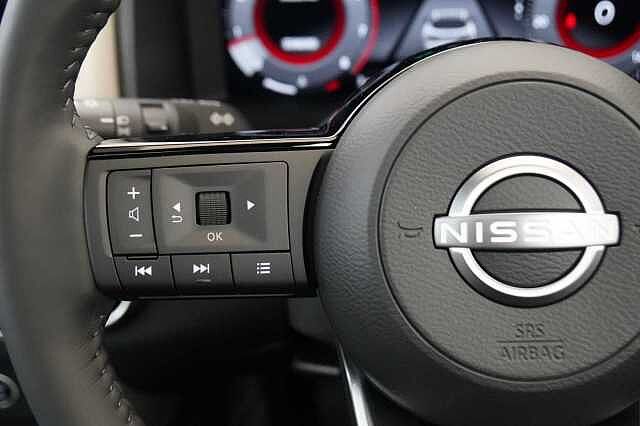 Nissan Qashqai 1.3 DIG-T MH 140 Tekna with Glass Roof and Drive Assist Technology